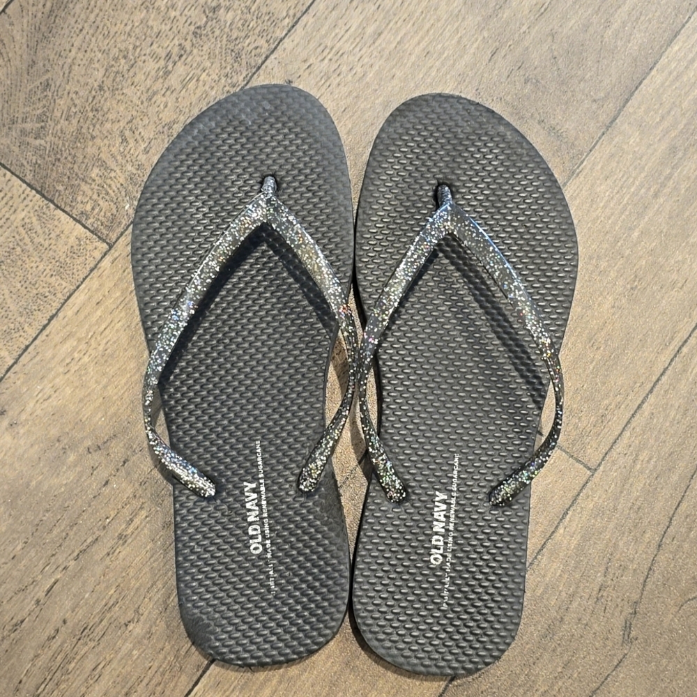9/20 OLD NAVY FLIP FLOPS